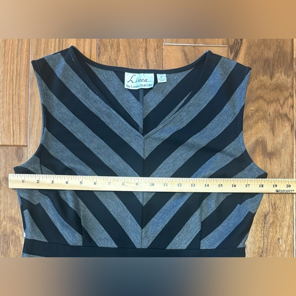 Striped black and grey sleeveless dress - Picture 3 of 6